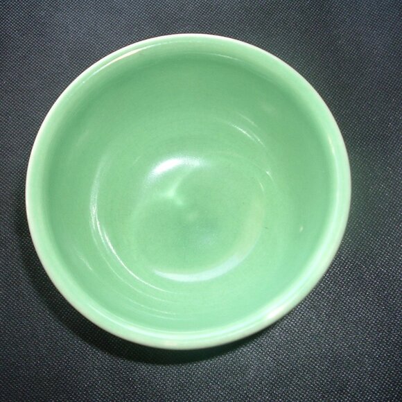 Vintage 1930's Green Sevilla USA 5" Pottery Bowl, Ringed Design - Picture 4 of 5
